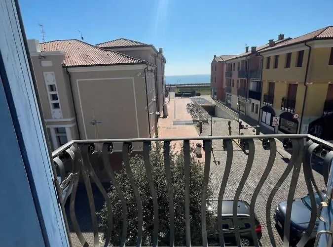 Trilocale Vista Mare Con 2 Bagni Nel Centro Storico - Agenzia Cocal