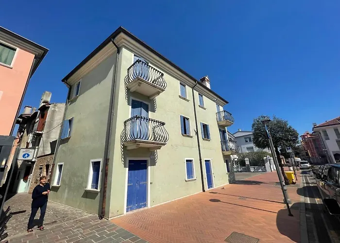 Trilocale Vista Mare Con 2 Bagni Nel Centro Storico - Agenzia Cocal